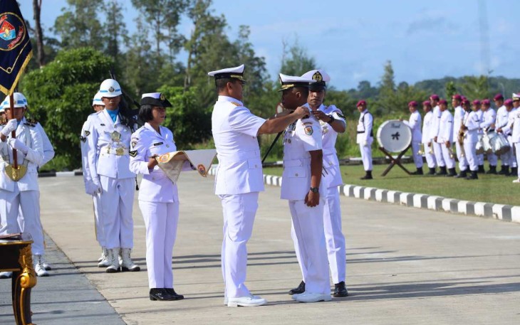 Pangkoarmada III Laksda TNI Hersan saat sertijab
