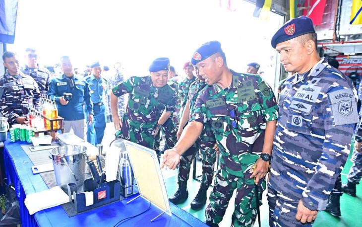 Kepala Staf Koarmada III Laksamana Pertama Singgih Sugiarto