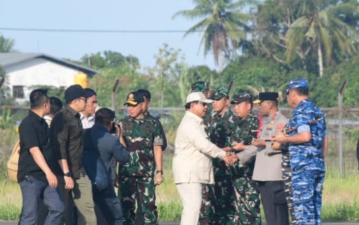 Panglima TNI saat Dampingi Presiden RI Tinjau Program Swasembada Pangan Nasional di Merauke