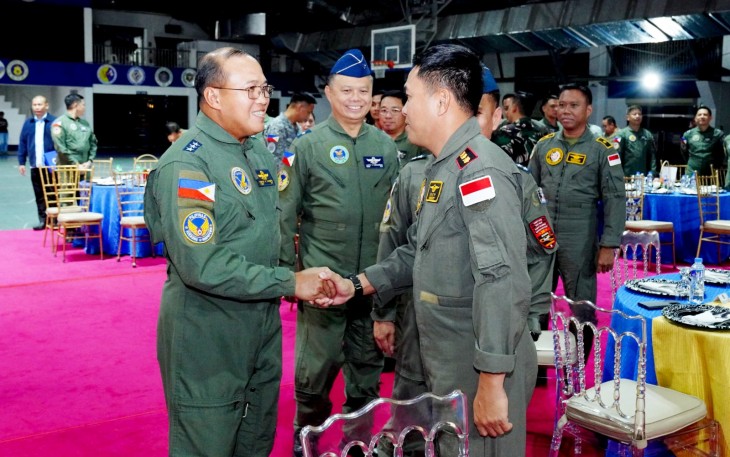 24 Personel TNI saat Terima Penghargaan dari Philippine Air Force, di Gymnasium Serba Guna PAF, Pasay City, Manila, Filipina, Rabu. (6/11/2024).