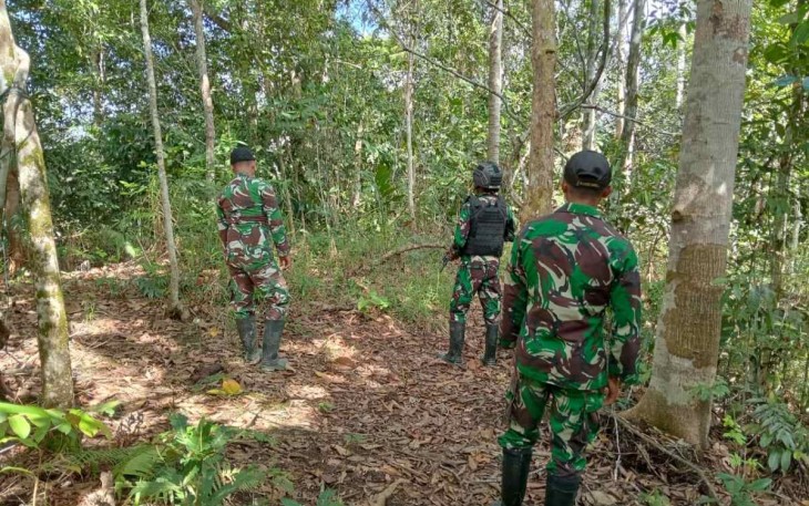 Patroli jalan tikus di perbatasan 