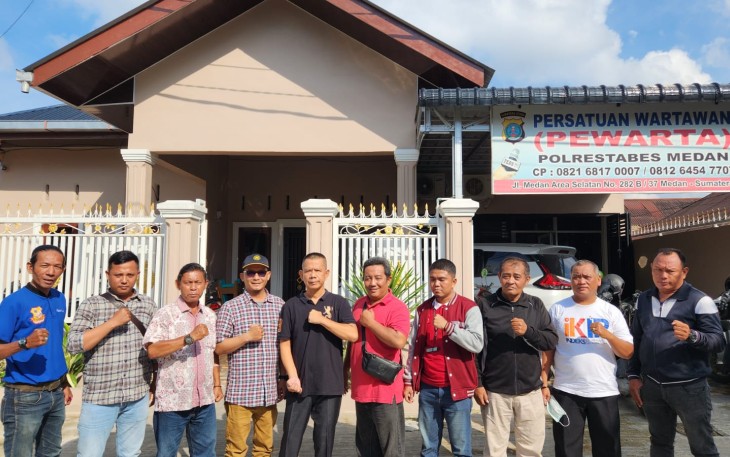 Ketua Pewarta Beserta Pengurus dan Anggota Poto Bersama Usai Gelar Jumat Barokah.