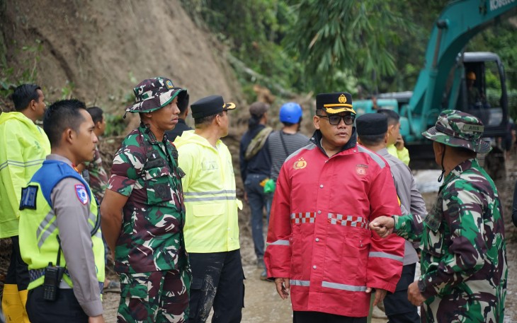 Kapolrestabes Medan Tinjau Langsung Lokasi Longsor di Sembahe.