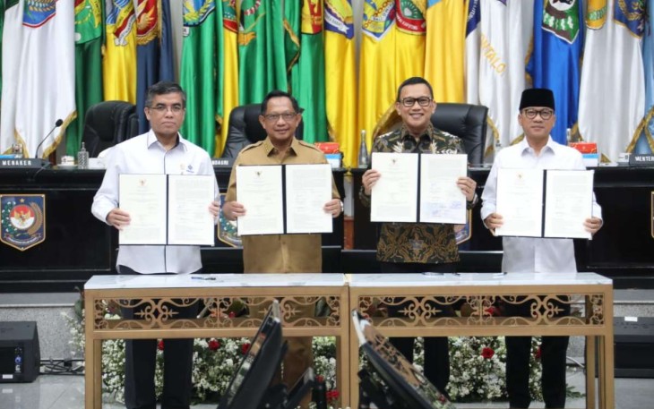 Nota kesepahaman lintas kementerian melindungi pekerja migran Indonesia di Jakarta, Selasa (3/12)