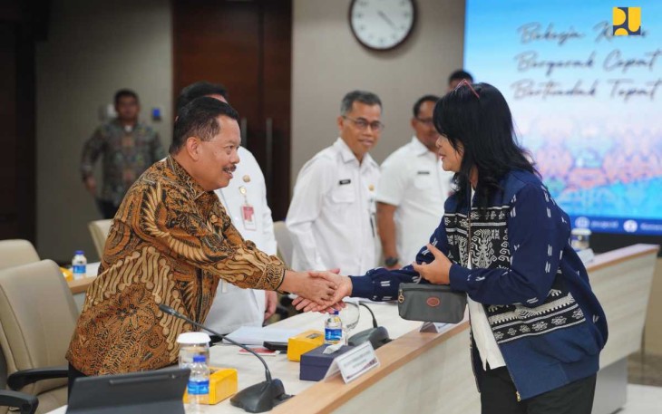 Wamen PU Diana Kusumastuti dengan Kepala BPSDM Kemendagri, Sugeng Hariyanto di Jakarta, Rabu (4/12)