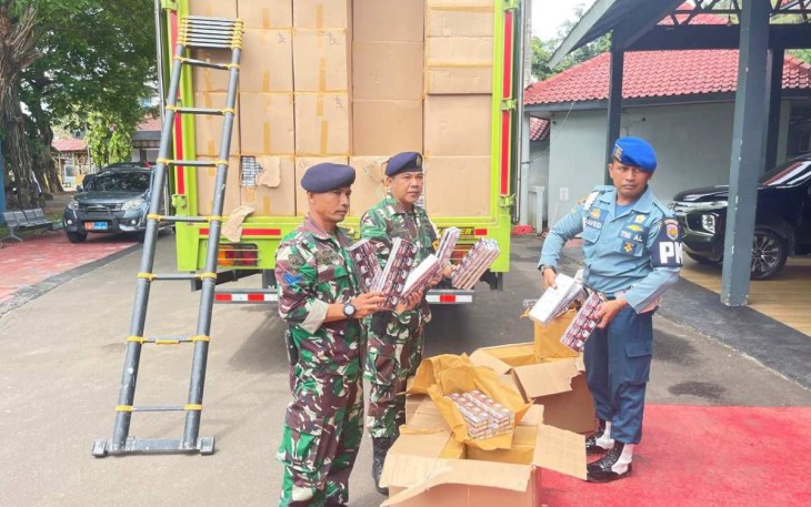 Prajurit Lanal Banten saat menggagalkan penyelundupan rokok ilegal