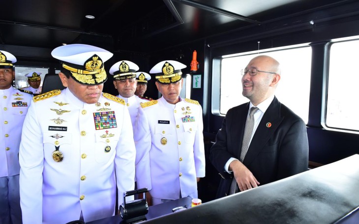 Kasal Laksamana TNI Muhammad Ali saat dianjungan KRI Hampala-880 di dermaga KBT Sunda Kelapa, Jakarta, Selasa (17/12)