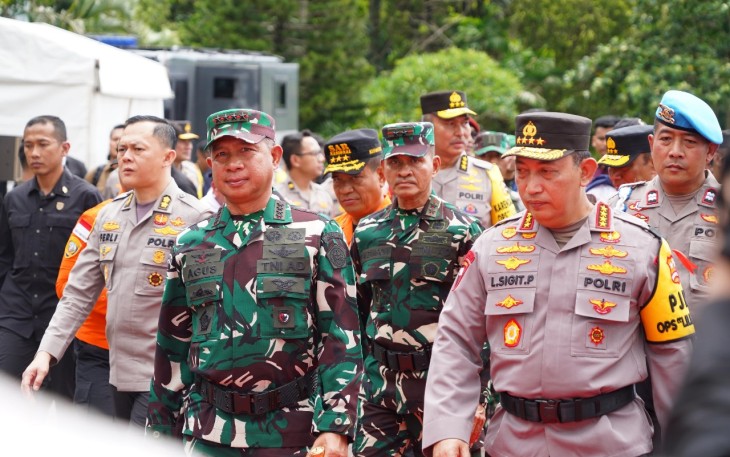 Panglima TNI Bersama Kapolri seusai Memimpin Apel Gelar Pasukan Operasi Lilin 2024 di Bali