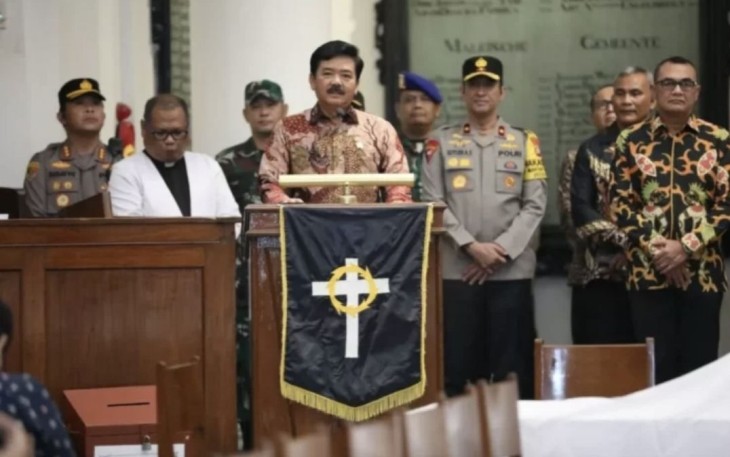 Menko Polhukam Hadi Tjahjanto melakukan silaturrahmi dan peninjauan keamanan pelaksanaan ibadah paskah di GPIB Immanuel Jakarta