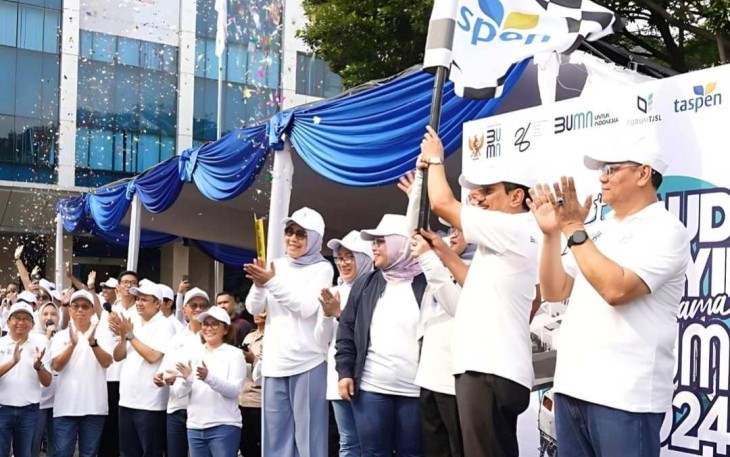 Komisaris Utama TASPEN Suhardi Alius melepas keberangkatan 720 peserta mudik asyik bersama BUMN di Jakarta, Jum'at (5/4)