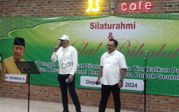 Hasbullah Rahmad saat memberikan sambutan dalam Silaturahmi dan Halalbihalal di kediaman H Sarmili, Minggu (21/4)