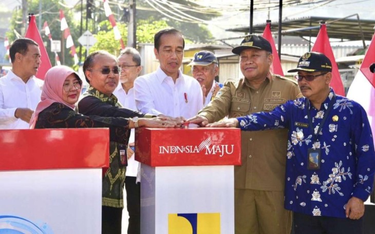 Presiden Joko Widodo saat meresmikan ruas jalan Inpres daerah