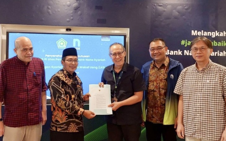 Penyerahan SK PT Nano Bank Syariah