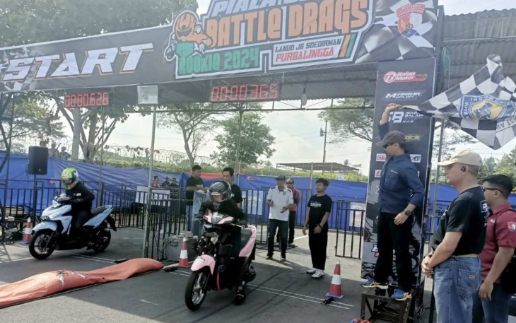 Danlanud J.B Soedirman Letkol Pnb Tatag Onne Setiawan melepas peserta drag bike, Minggu (19/5)
