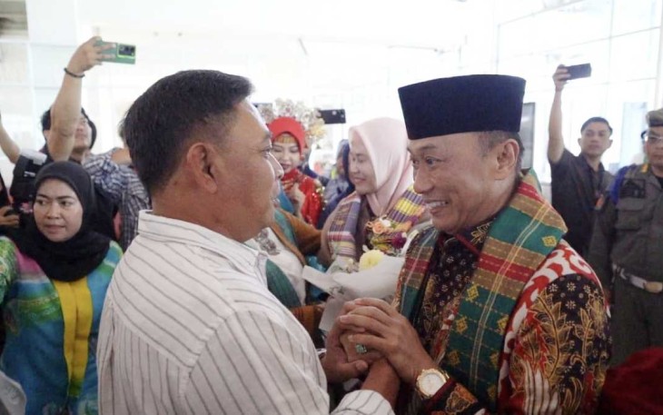 Pangdam XIV Hsn Mayjen TNI Bobby Rinal Makmun saat menyambut Pj Gubernur Sulsel Prof Zudan Arif Fakrulloh 