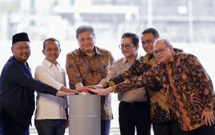 Menko Perekonomian Airlangga Hartarto saat meresmikan smelter PT Freeport Indonesia di Gresik, Kamis (27/6)