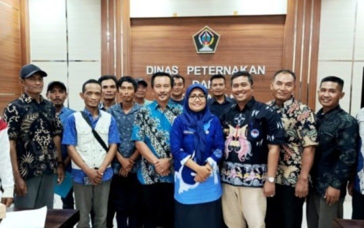 Pemkab bersama DPRD Kabupaten Blitar Berikan Bantuan Hibah Kambing ke Poktan Sub Peternakan