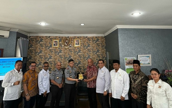 Poto Bersama Kunjungan Kerja Komisi I DPRD di Kantor Imigrasi Kelas II TPI Belawan.