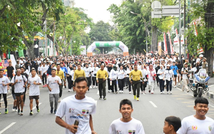 Pangdam I/BB Melepas Peserta Fun Walk Road To PON XXI Aceh-Sumut 2024.