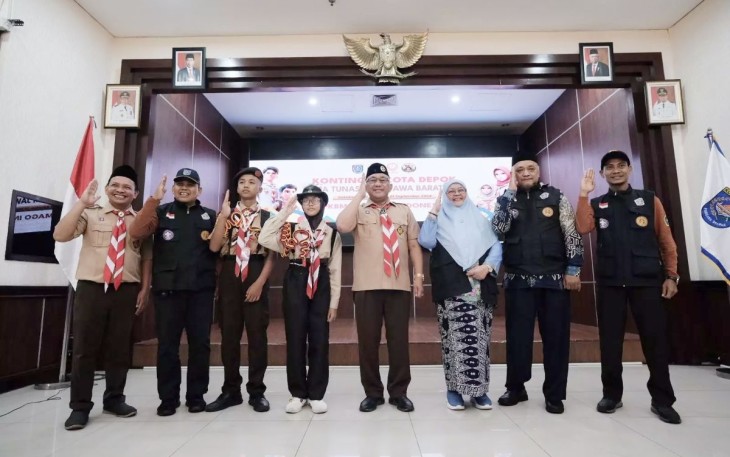 Wali Kota Depok Mohammad Idris (tengah) resmi melepas kontingen Gema Tunas Pusat Kegiatan Belajar Masyarakat (PKBM) Kota Depok di Aula Teratai, Balai Kota Depok, Kamis (29/08/24)