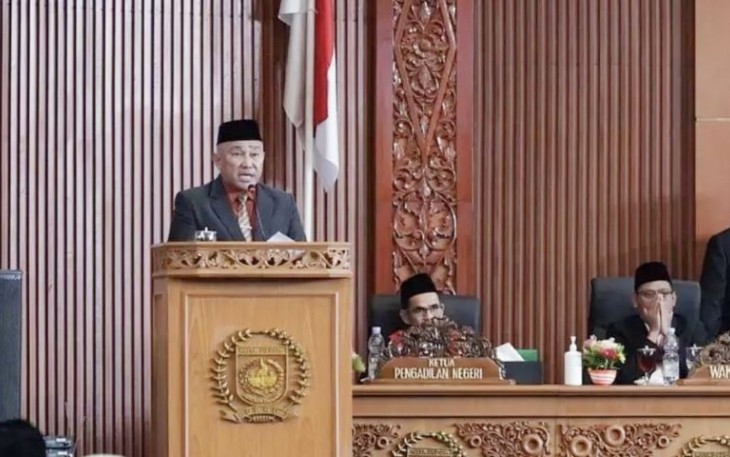 Wali Kota Depok, Mohammad Idris memberikan arahan pada rapat paripurna dengan agenda pengucapan sumpah/janji anggota DPRD Depok periode 2024-2029, Selasa (03/09/24)