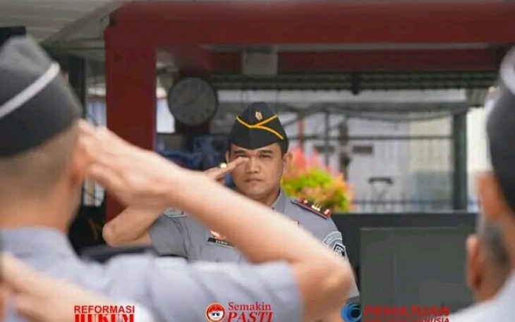 Karutan Pangkalan Brandan Erwin Siregar Pimpin Apel Pagi.