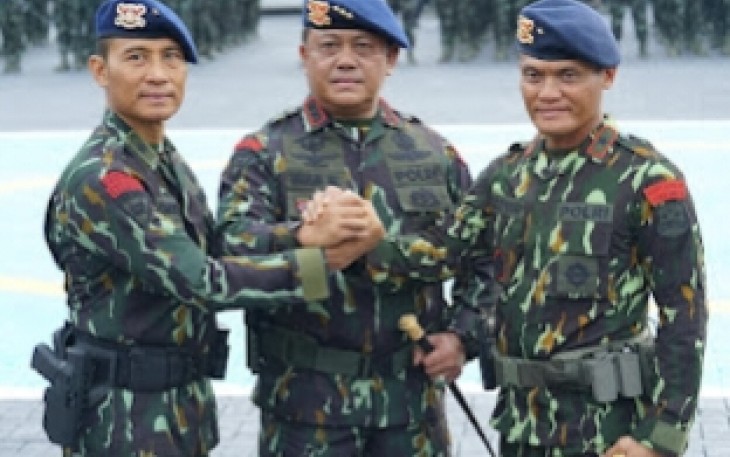 Dankor Brimob Polri Komjen Pol Drs Imam Widodo foto bersama usai sertijab, di Mako Brimob Kelapa Dua Depok, Sabtu (23/11)