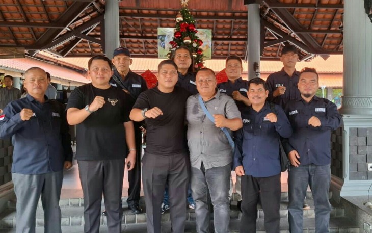 Karutan Kelas I Medan Alanta Imanuel Ketaren Poto Bersama Media Kanwil Kemenkumham Sumut.