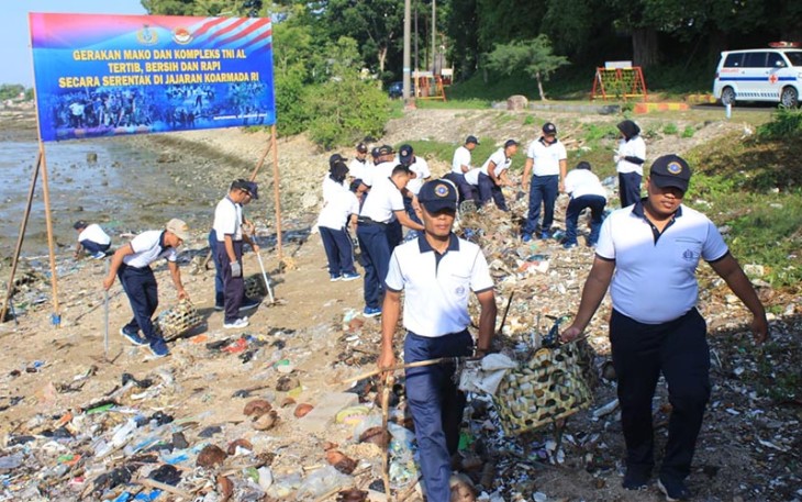 Lanal Batuporon saat Bersih Pantai