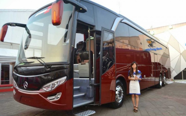 Ilustrasi bus pariwisata 