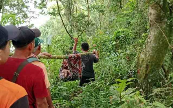 Proses evakuasi korban 