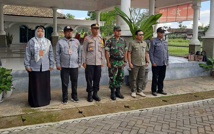 Apel siaga yang diikuti oleh PKD dan KPPS Se Kecamatan Donorojo, Jumat (09/02/2024). 