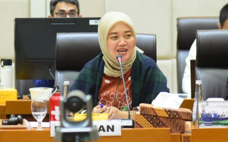 Wakil Ketua Komisi VII DPR RI, Chusnunia Chalim, saat rapat kerja dengan Menteri Pariwisata di Gedung DPR RI, Jakarta, Rabu (20/11/2024).