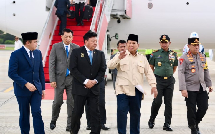 Panglima TNI saat Sambut Kedatangan Presiden RI Setelah Kunker di Mesir dan Ikuti Rapat Terbatas Dengan Presiden