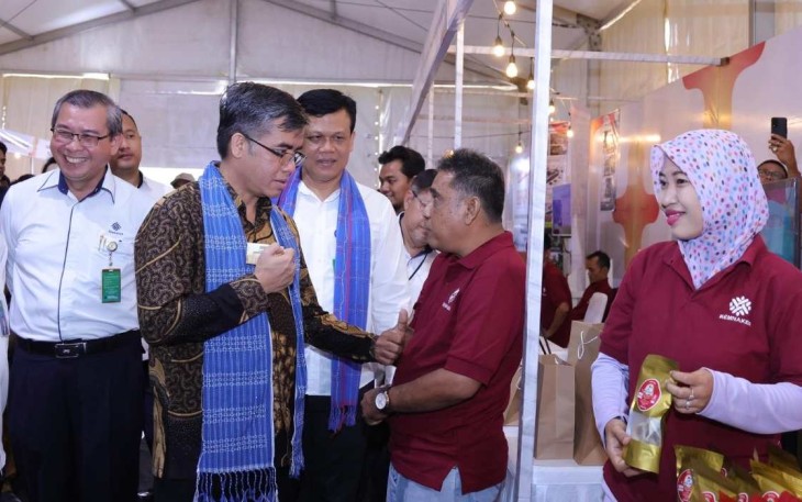 Menaker Yassierli saat berdialog dengan peserta pelatihan di Serang, Senin (2/12)