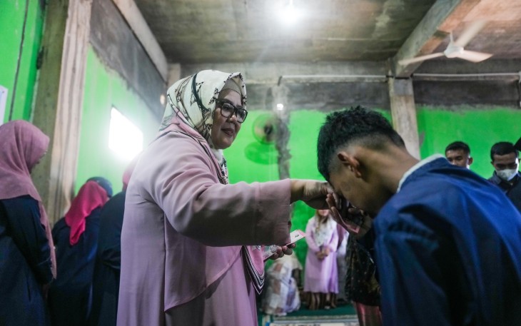 Ketua Umum Pikori BP Batam Serahkan Bantuan Sembako
