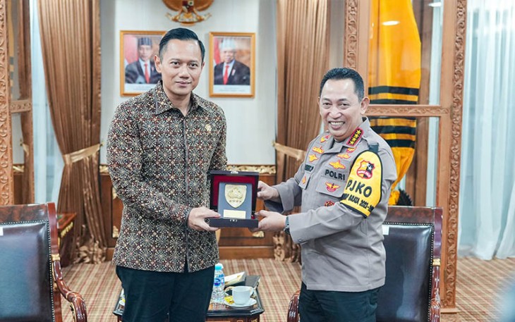 Menteri ATR/Ka.BPN RI Agus Harimurti Yudhoyono (AHY) saat bertemu Kapolri Listyo Sigit Prabowo di Mabes Polri, Jakarta pada Selasa (05/03/2024).