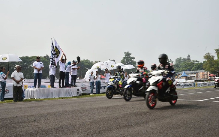 Lomba balap motor konversi di Sentul, Bogor, Minggu (22/9)