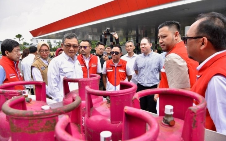 Menteri ESDM Arifin Tasrif saat meninjau stok elpiji 