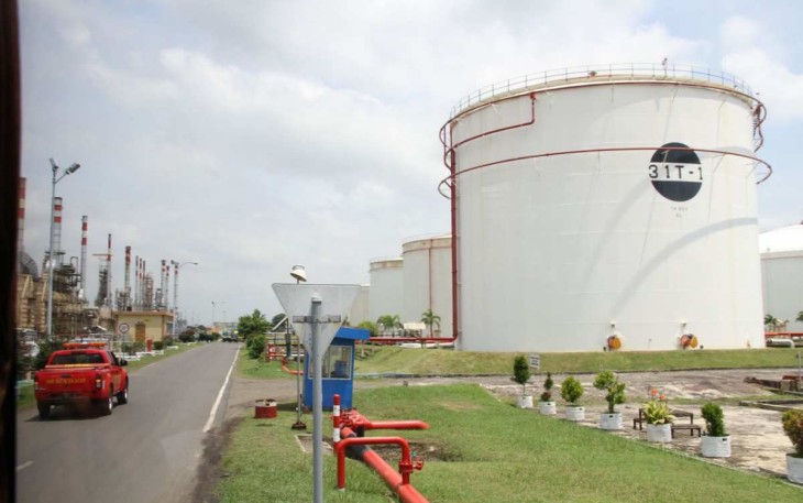 Ilustrasi Kilang Minyak Pertamina 