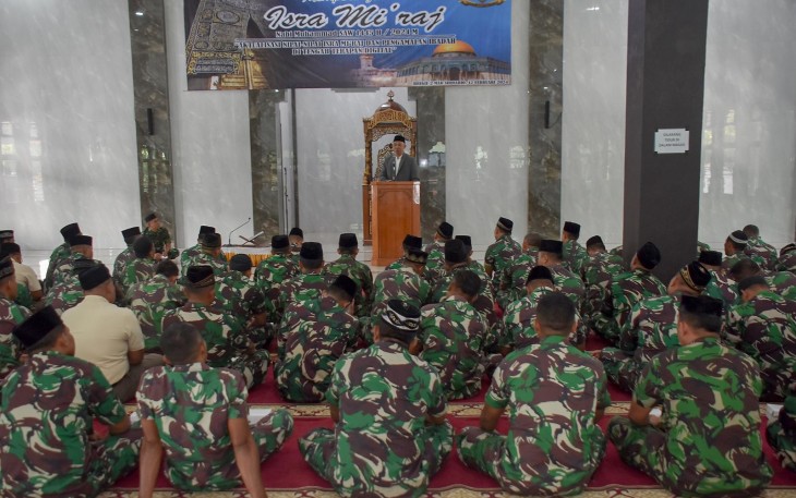 Prajurit Brigif 2 Marinir Peringati Isra Miraj Nabi Muhammad SAW 1445 H