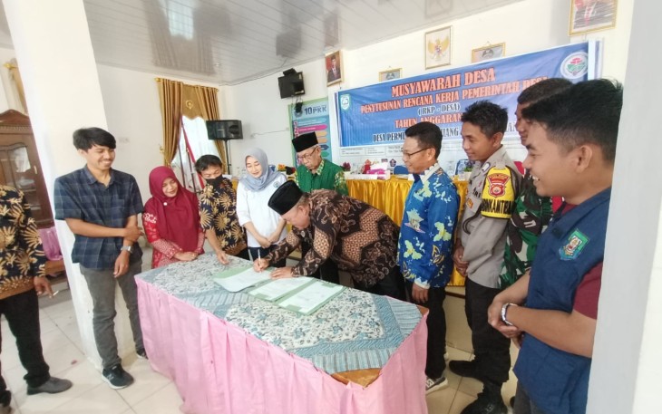 Pemdes Permu saat Musdes Penyusunan RKP-Desa Tahun Anggaran 2025