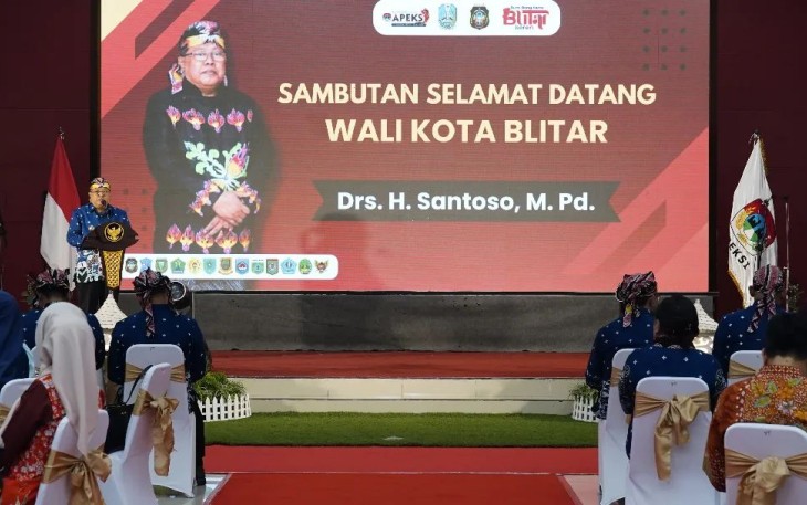 Walikota Blitar Santoso Saat Sampaikan Sambutan di Acara Rakerkomwil ke- 5 APEKSI di Kota Blitar Tahun 2024