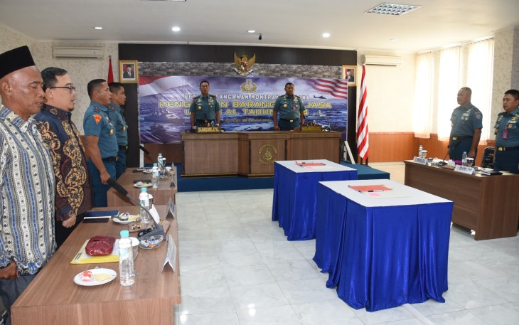 Komandan Kodiklatal Letjen TNI Marinir Nur Alamsyah melalui sarana video conference mengikuti acara Penandatanganan Kontrak Bersama Pengadaan Barang dan Jasa Unuit Organisasi TNI Angkatan Laut (UO TNI AL) TA 2024 yang dipimpin Kepala Staf Angkatan Laut (Kasal) Laksamana TNI Dr. Muhammad Ali dari Mabesal Cilangkap, yang juga diikuti seluruh jajaran TNI Angkatan Laut, Senin (22/01/2024)