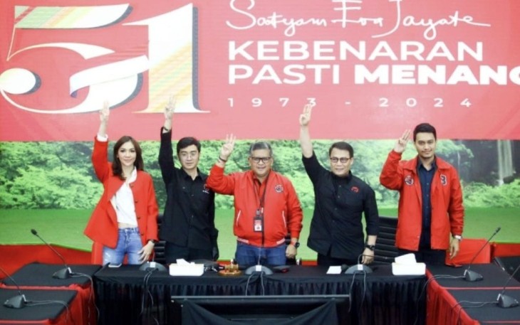 Sekretaris Jenderal DPP PDI Perjuangan (PDIP) Hasto Kristiyanto saat ditanya awak media menegaskan, HUT ke-51 PDIP memiliki watak untuk ke bawah menyatu dengan rakyat.