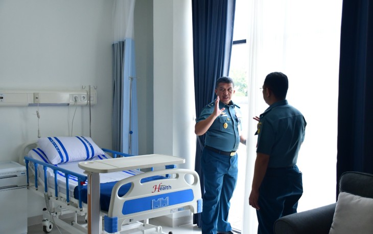 Kepala Dinas Kesehatan Angkatan Laut (Kadiskesal) Laksma TNI dr. Dwi Adang Iskandar Sp.B meninjau RSAL dr Soekantyo Jahja Pusat Penerbangan TNl Angkatan Laut (Puspenerbal) yang berlokasi di Jalan Raya Juanda, Kel. Betro Kec. Sedati, Sidoarjo, Jawa Timur, Selasa (20/2/2024)