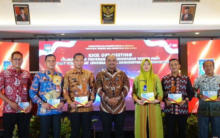 Direktur Jenderal Bina Administrasi Kewilayahanan yang juga Penjabat Gubernur Kepulauan Bangka Belitung, Safrizal ZA, dan dihadiri oleh seluruh pejabat dan pegawai Ditjen Bina Adwil baik secara daring maupun luring