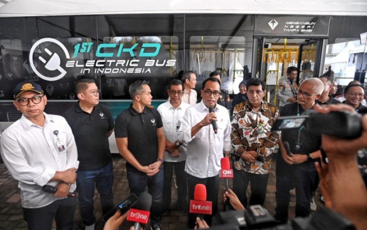 Menhub saat menghadiri groundbreaking fasilitas yang dibangun oleh anak perusahaan Bakrie tersebut di Magelang, Jawa Tengah, Selasa (27/2).