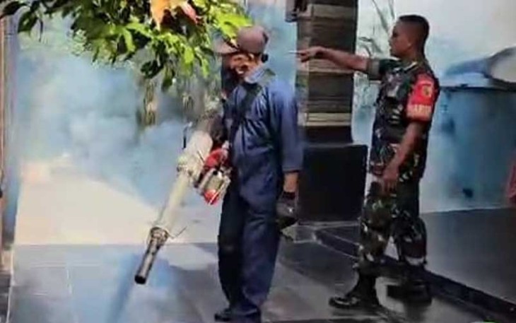 Babinsa Padas saat dampingi Fogging