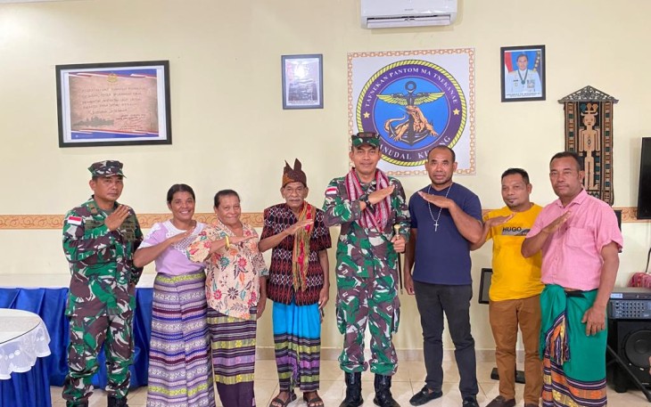 Danlanudal Kupang saat Terima Kedatangan Warga Suku Amarasi